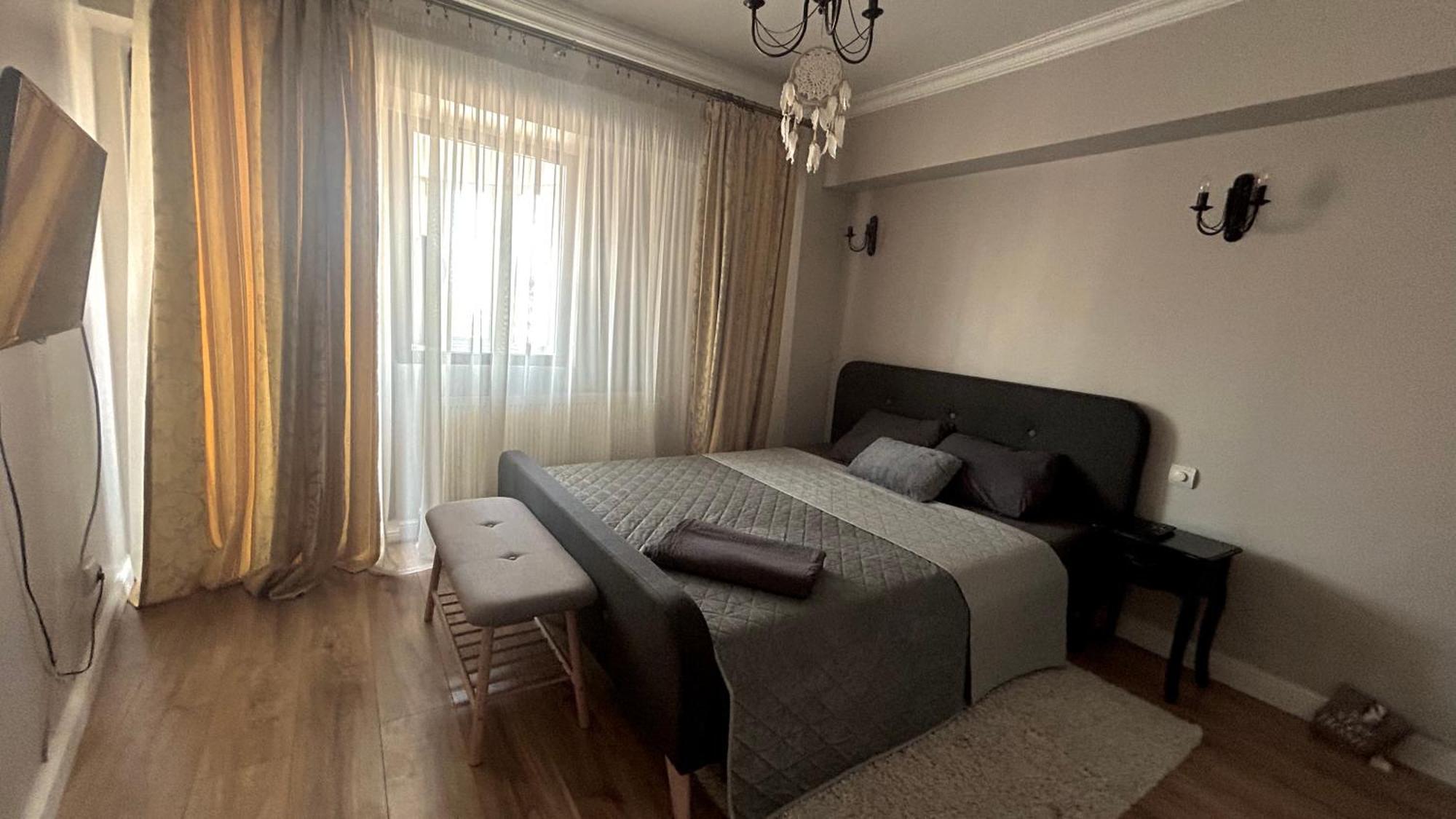 Georgiana'S Central Apartment Бузеу Екстер'єр фото